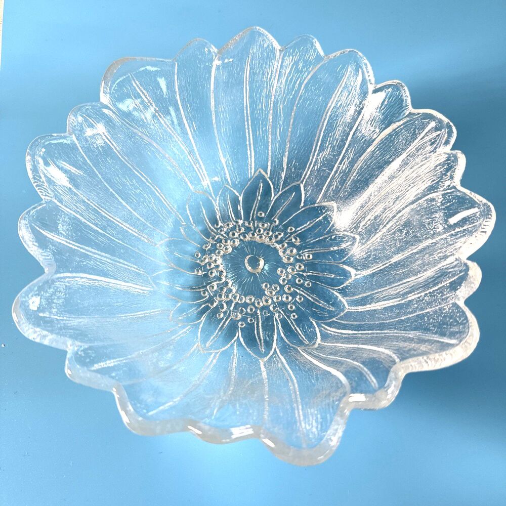 Vintage Indiana Glass Clear Lily Sun Flower Bowl 7" Across The Top